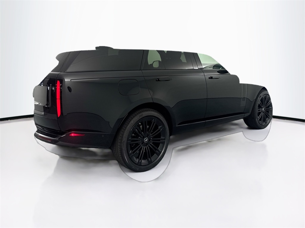 2025 Land Rover Range Rover SE photo 3