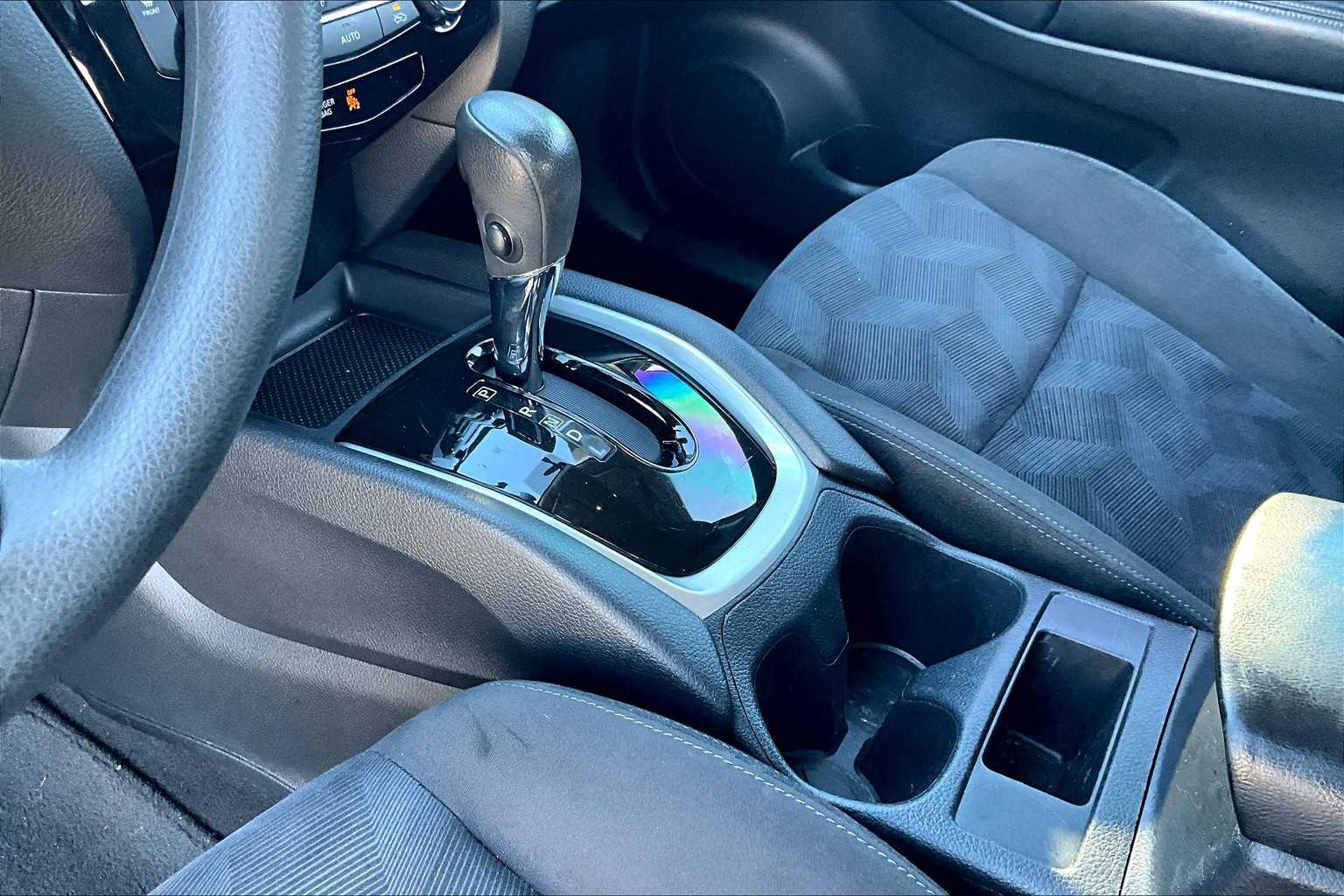 2015 Nissan Rogue SV photo 15