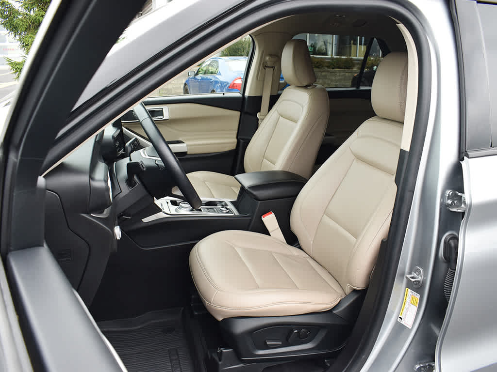 2022 Ford Explorer XLT photo 3
