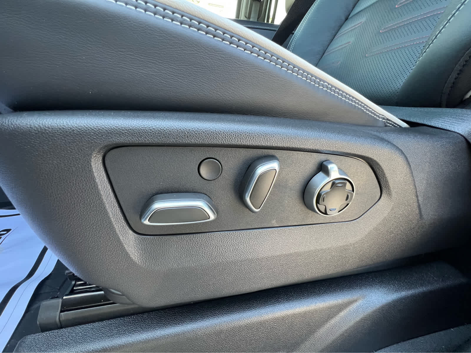 2025 Gmc Yukon AT4 Ultimate photo 19