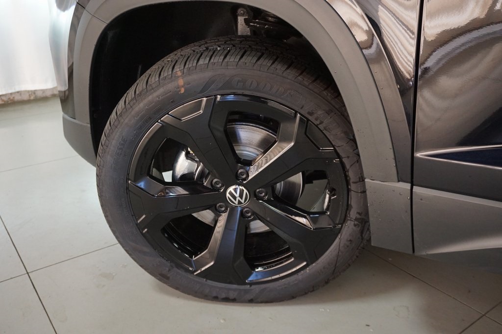 2025 Volkswagen Taos SEL photo 21