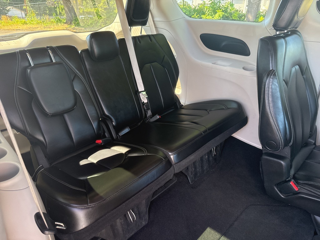 2023 Chrysler Pacifica Touring L photo 23