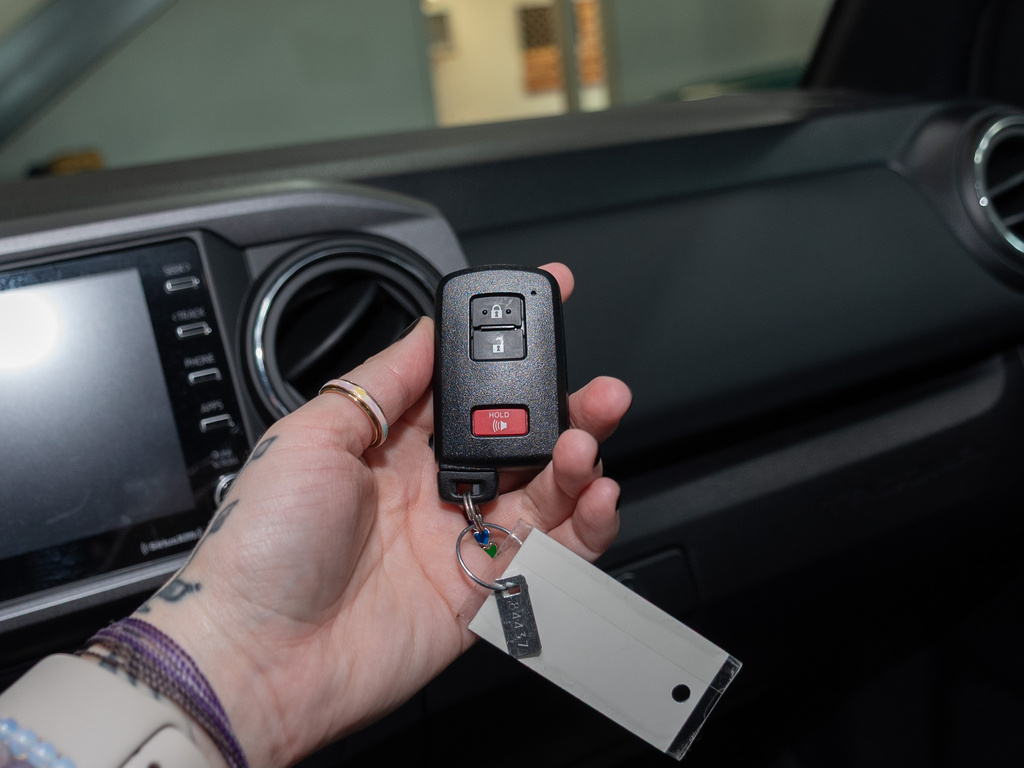 2021 Toyota Tacoma TRD Off-Road photo 12