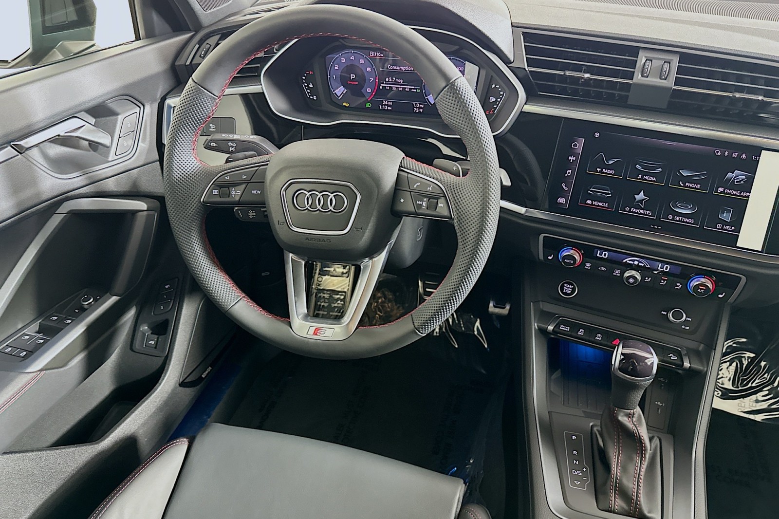 2025 Audi Q3 S line Premium Plus photo 4
