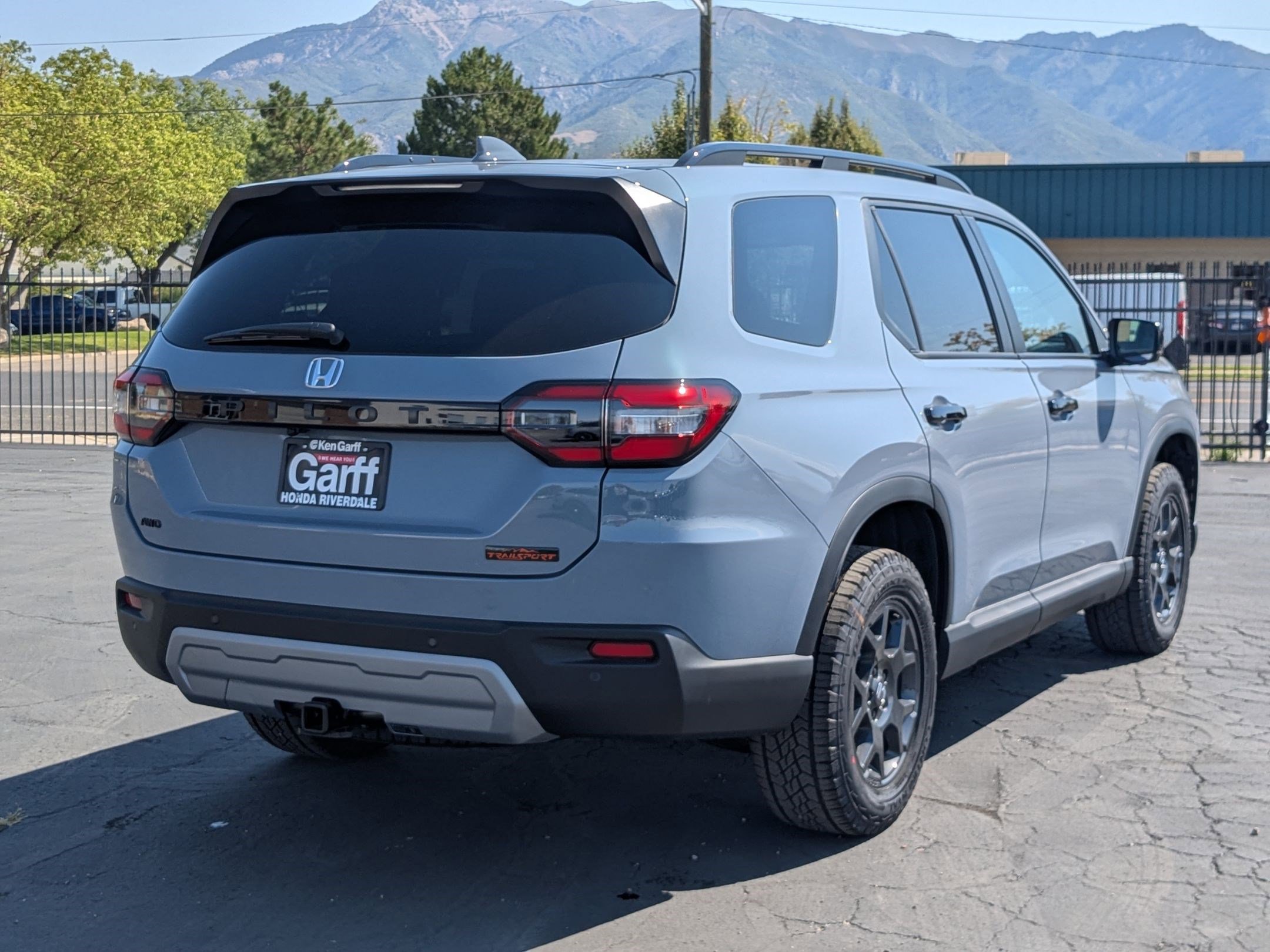 2025 Honda Pilot TrailSport photo 3