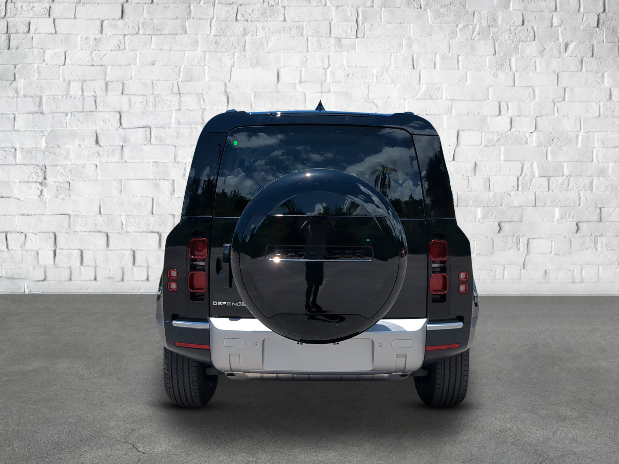 2025 Land Rover Defender 90 S photo 2