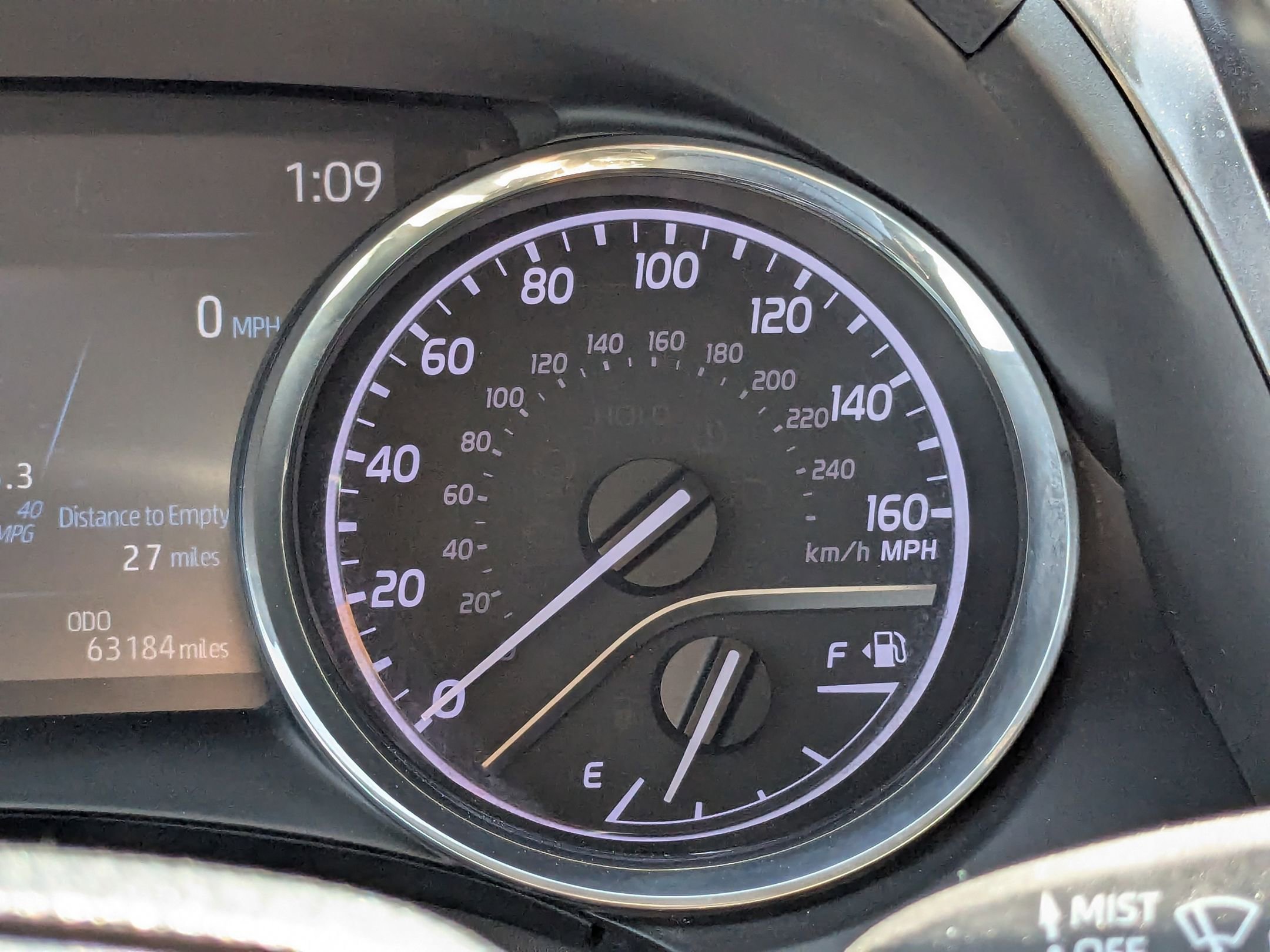 2020 Toyota Camry SE photo 19