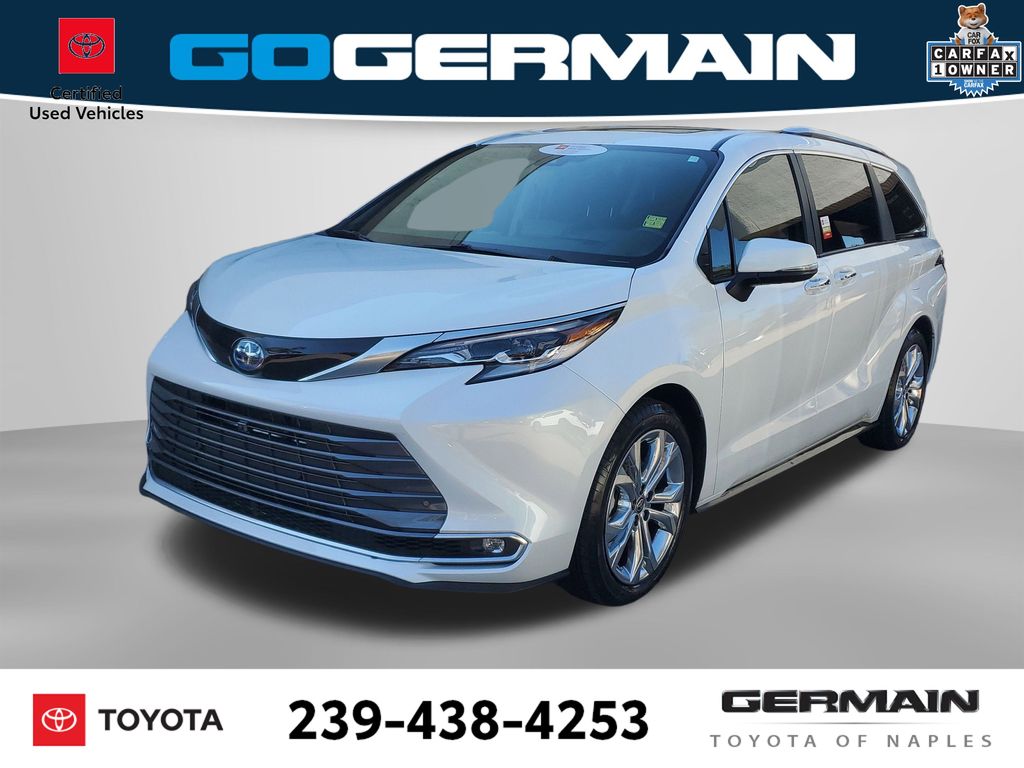 2022 Toyota Sienna Platinum's photo