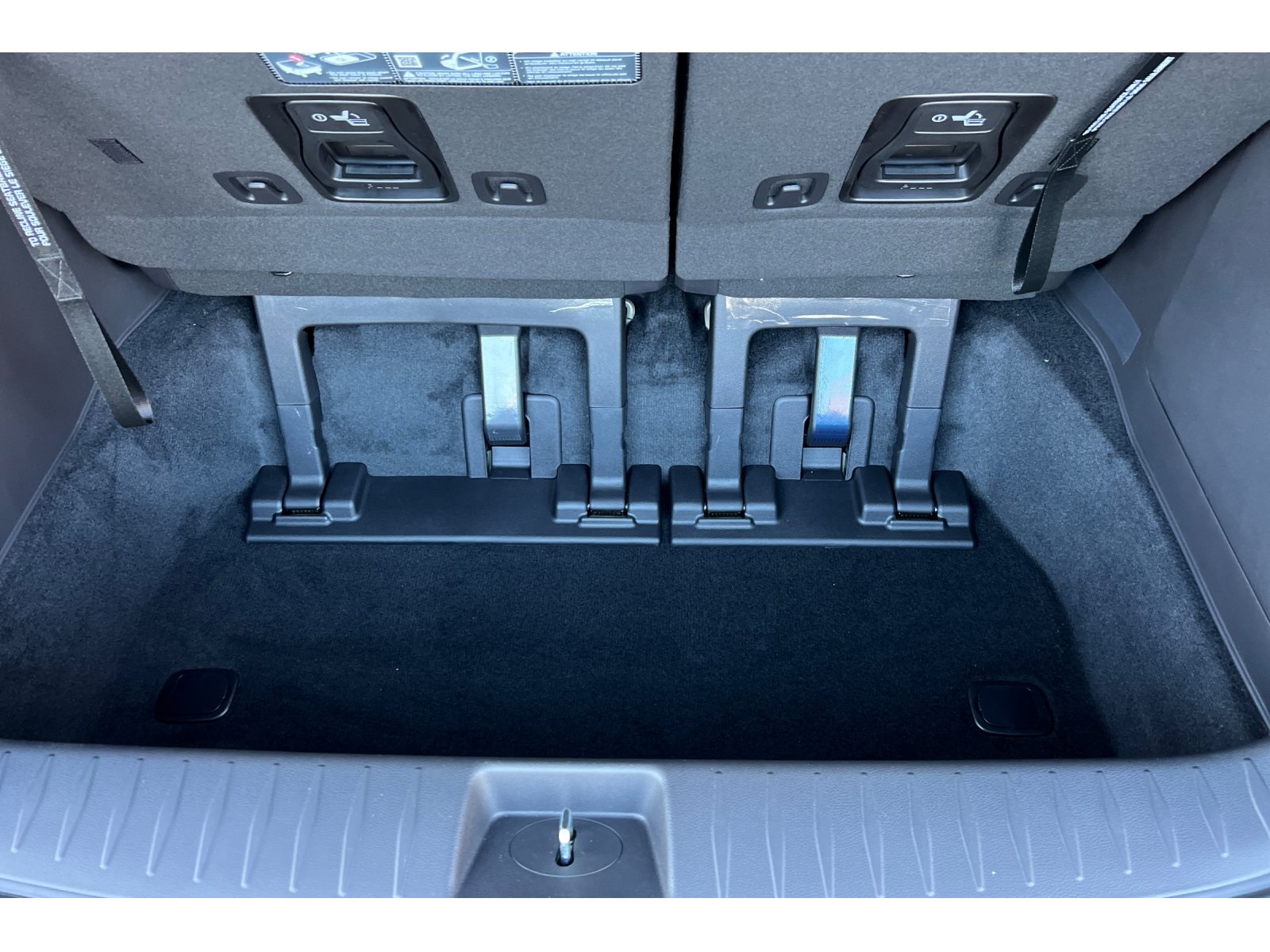 2025 Kia Carnival SX photo 15