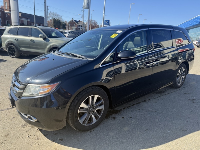 2016 Honda Odyssey Touring Elite photo 3