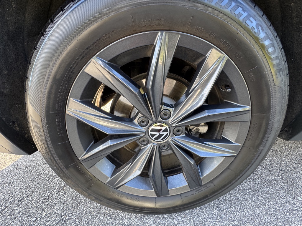 2024 Volkswagen Tiguan SE Wolfsburg Edition photo 8