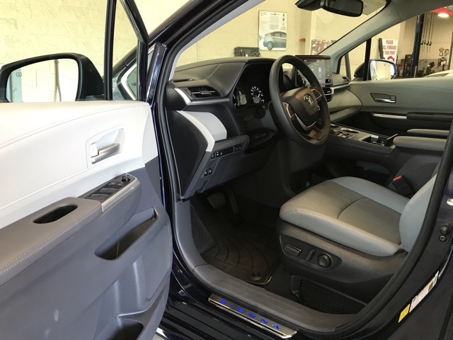 2024 Toyota Sienna XLE photo 11