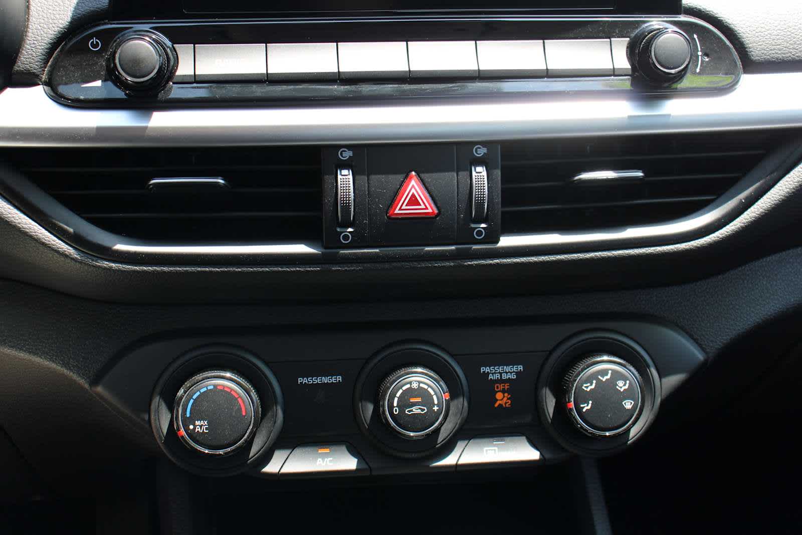 2024 Kia Forte LXS photo 28