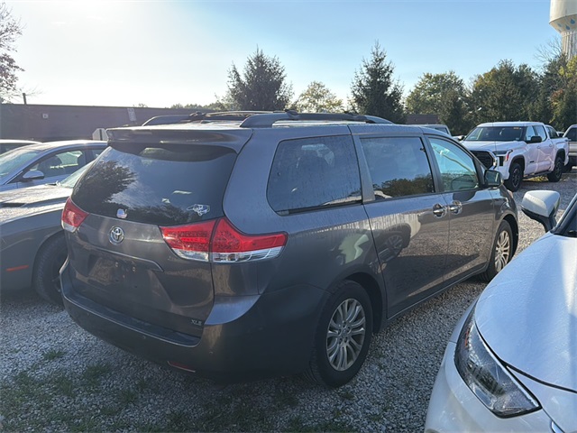 2014 Toyota Sienna Limited photo 3