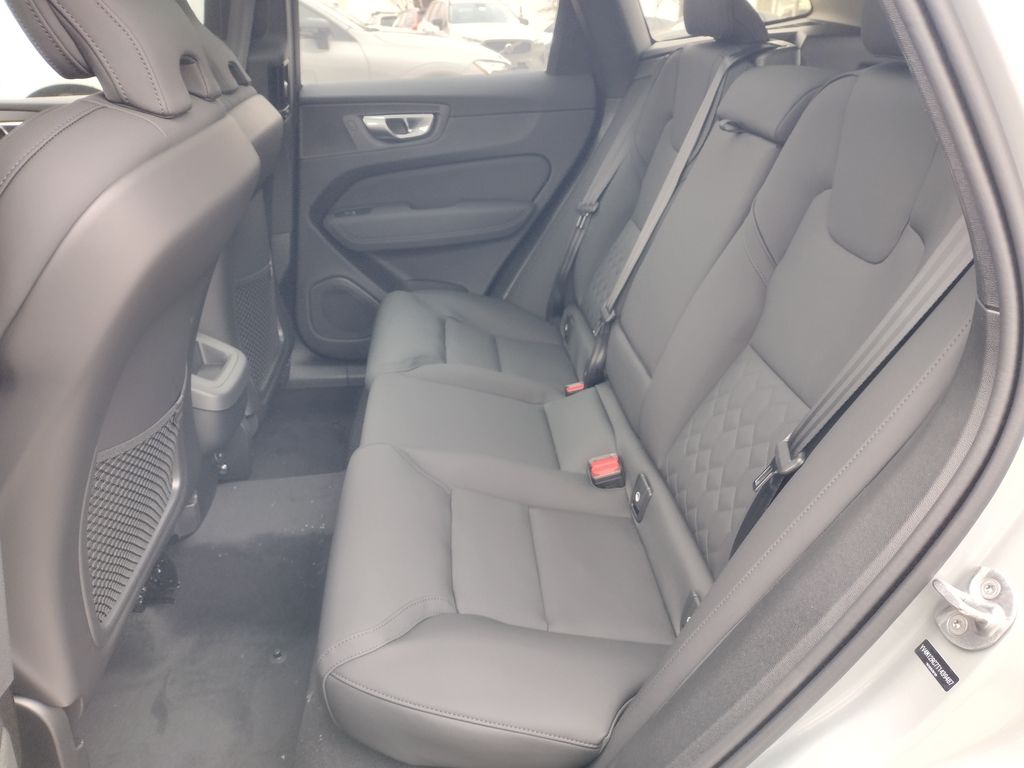 2026 VOLVO XC60 - Image 20