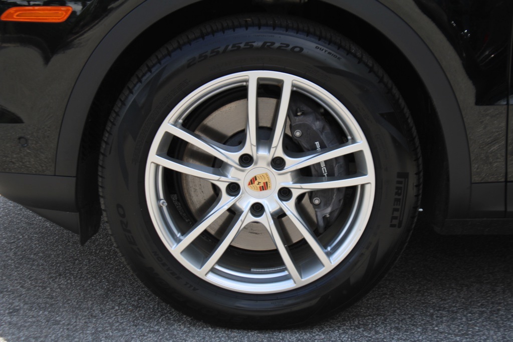 2025 Porsche Cayenne Base photo 14