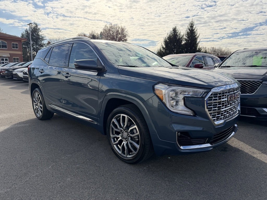 2024 GMC Terrain Denali's photo