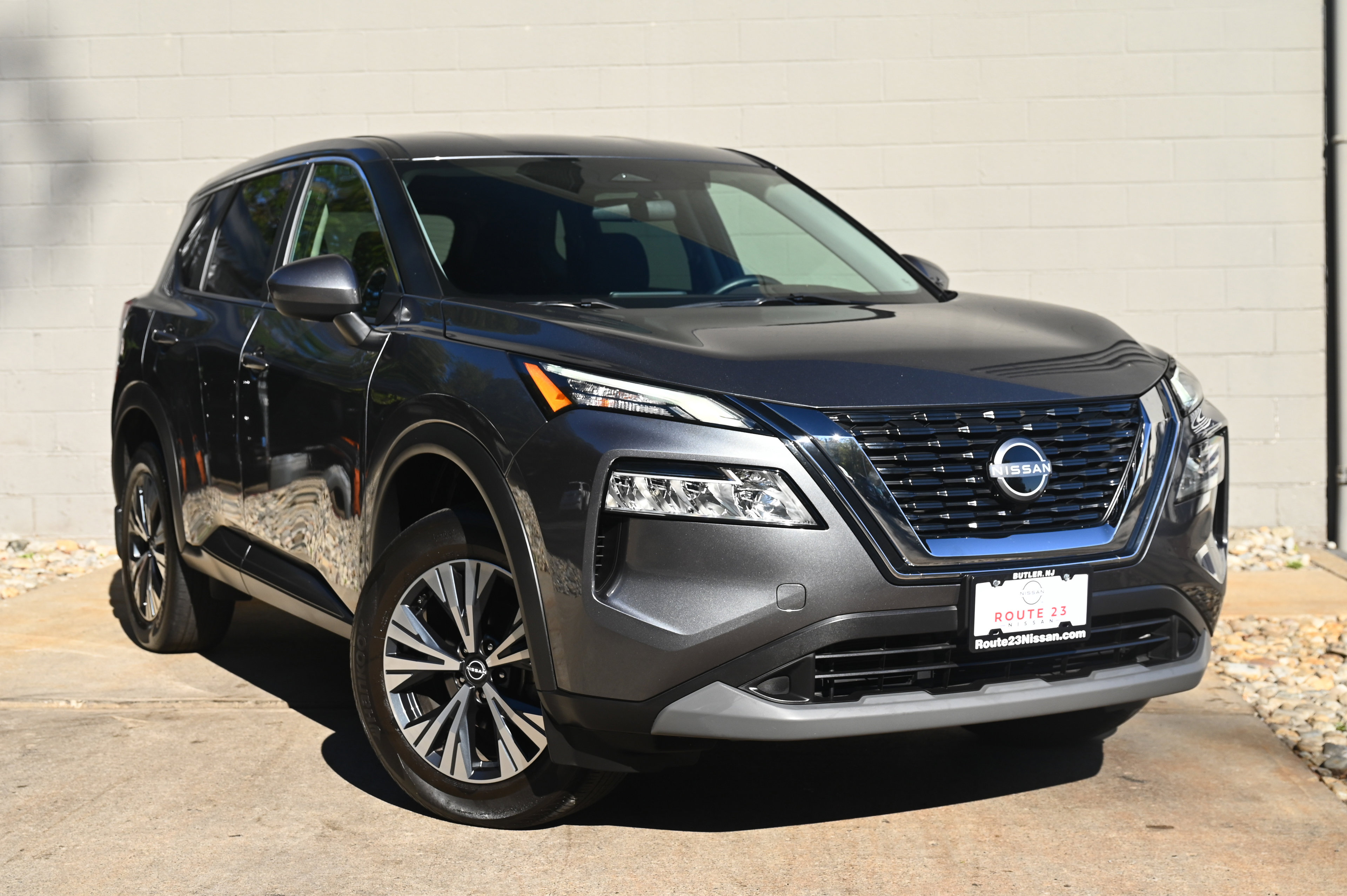 2023 Nissan Rogue SV photo 2