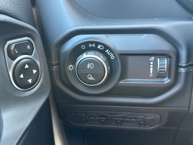 2025 Jeep Gladiator Sport photo 15