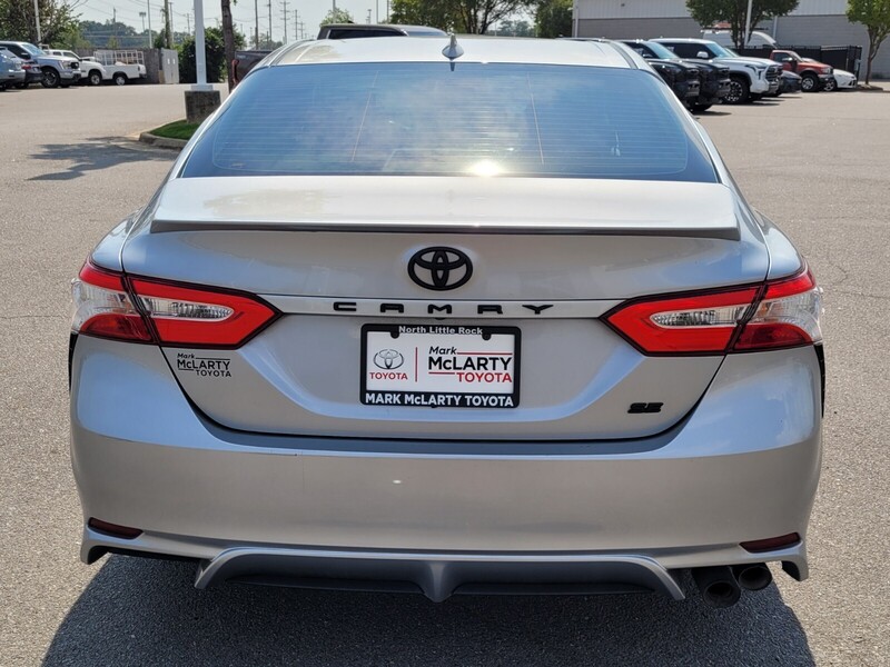2020 Toyota Camry SE photo 9