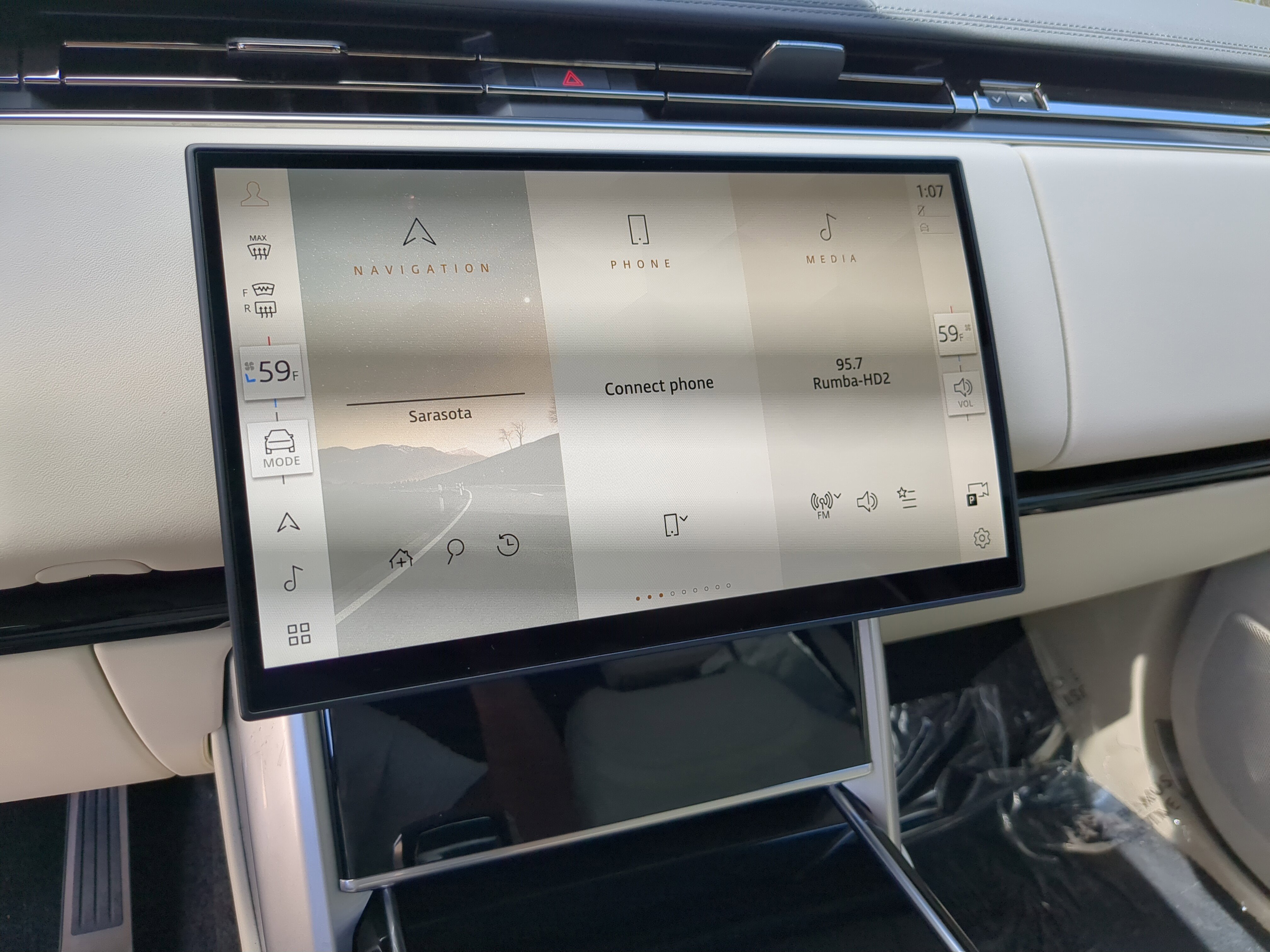 2025 Land Rover Range Rover SE photo 14
