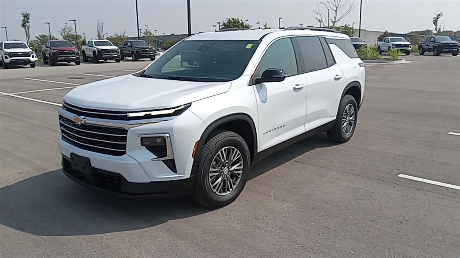 2026 Chevrolet Traverse photo 2
