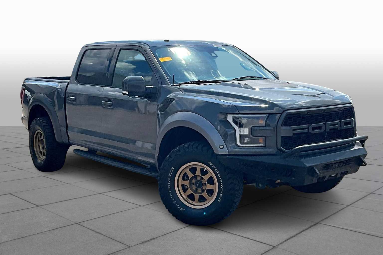 2018 Ford F-150 Raptor photo 2