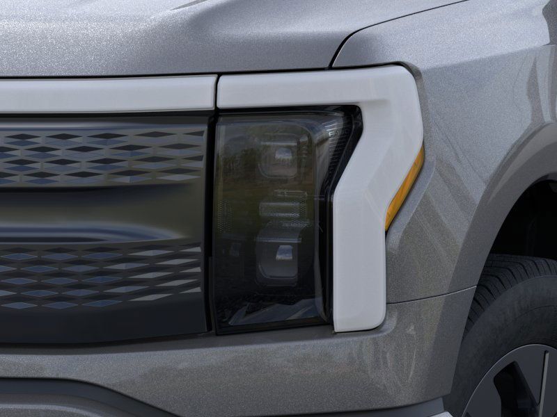 2025 Ford F-150 Lightning photo 17