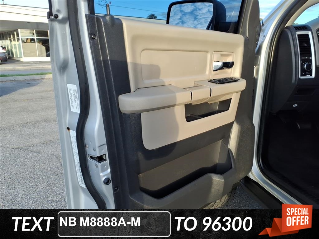 2009 Dodge Ram SLT photo 29
