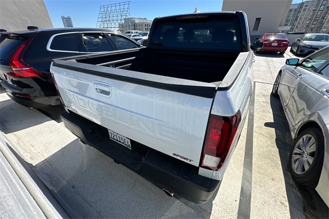 2025 Honda Ridgeline Sport photo 2