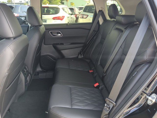 2025 Nissan Rogue Platinum photo 14