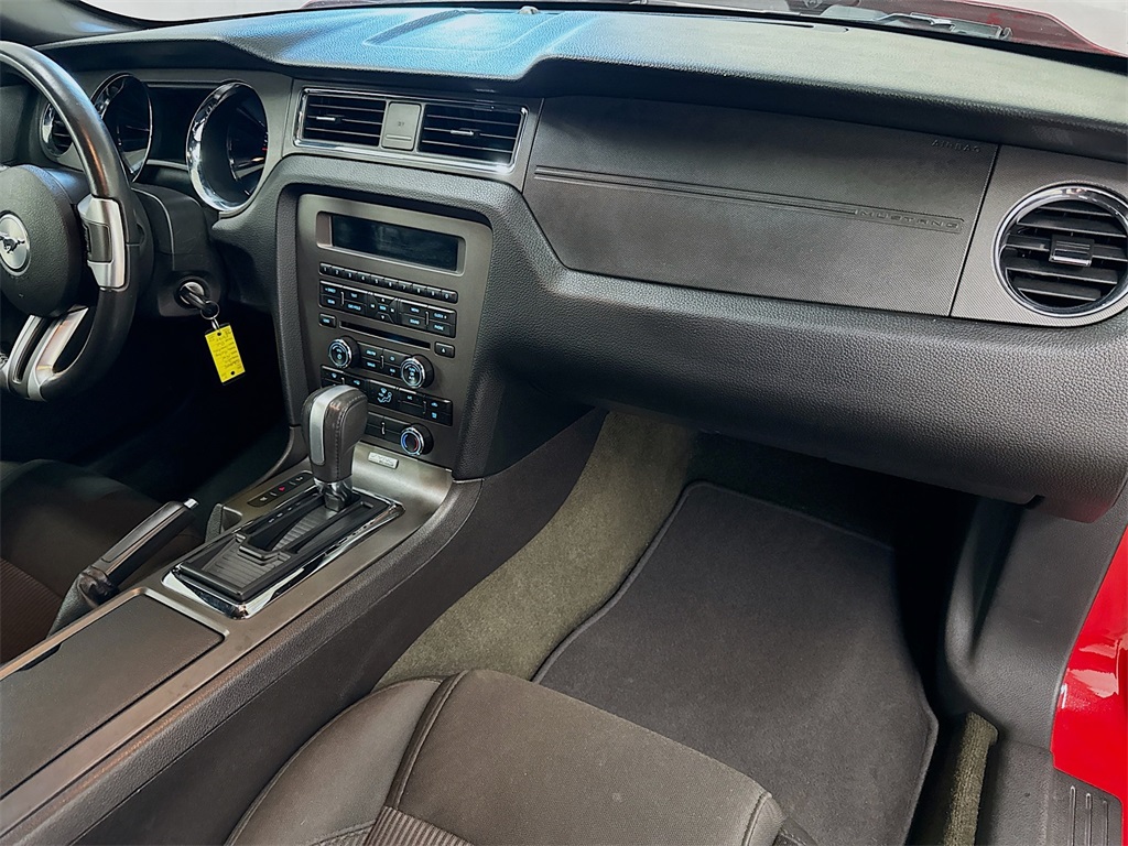 2014 Ford Mustang V6 photo 23