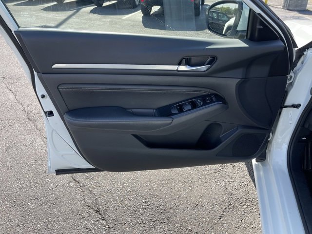2023 Nissan Altima 2.5 SV photo 14