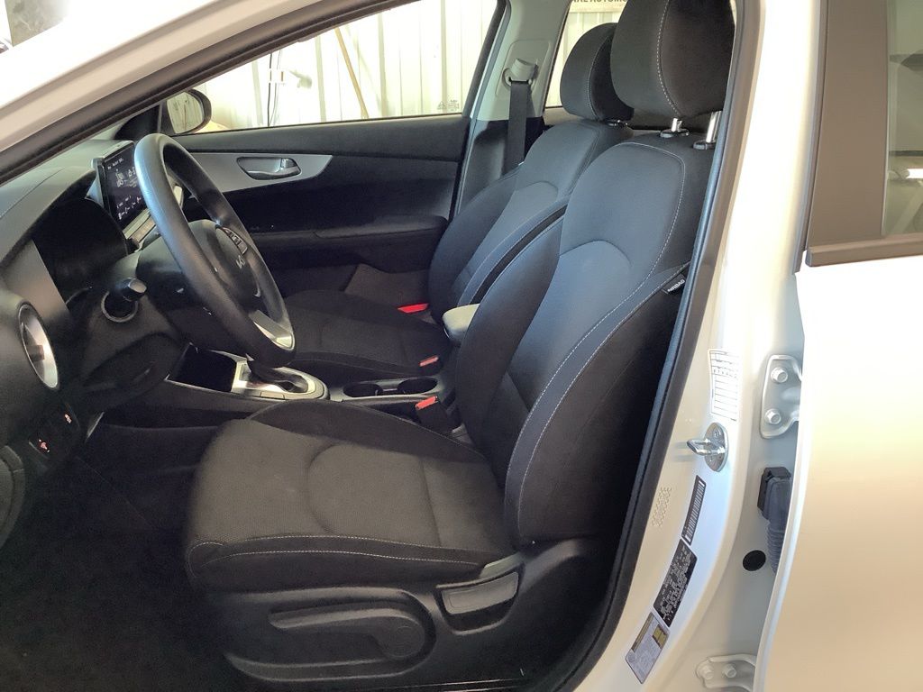 2024 Kia Forte LXS photo 27