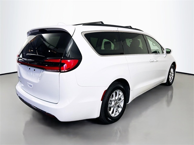 2022 Chrysler Pacifica Touring L photo 8