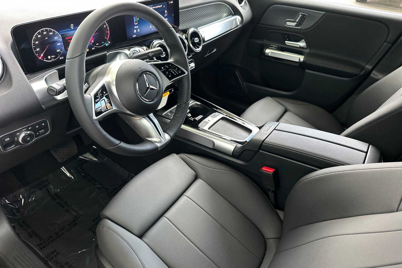2025 Mercedes Benz GLB 250 photo 6