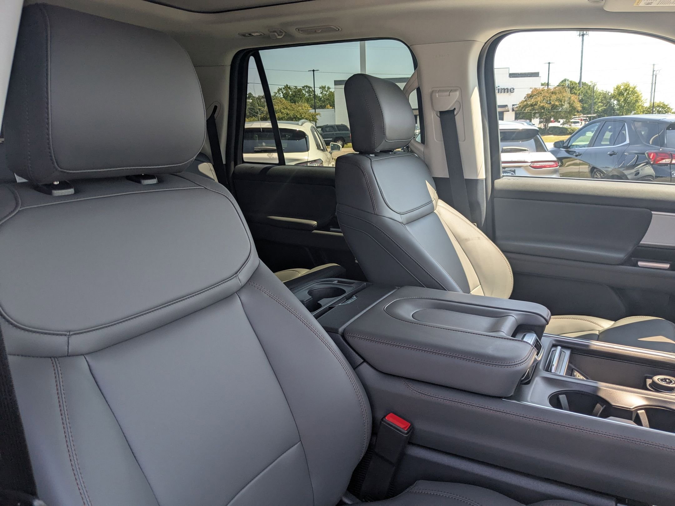 2025 Ford Expedition MAX photo 27