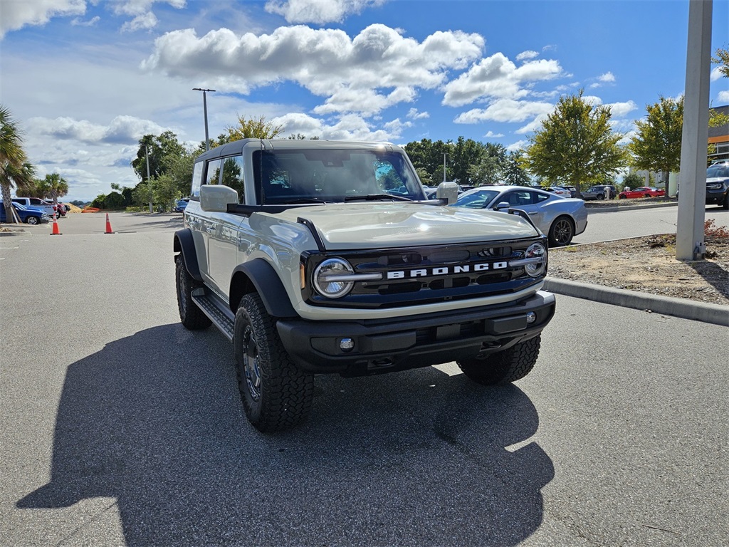 2025 Ford Bronco Outer Banks photo 2