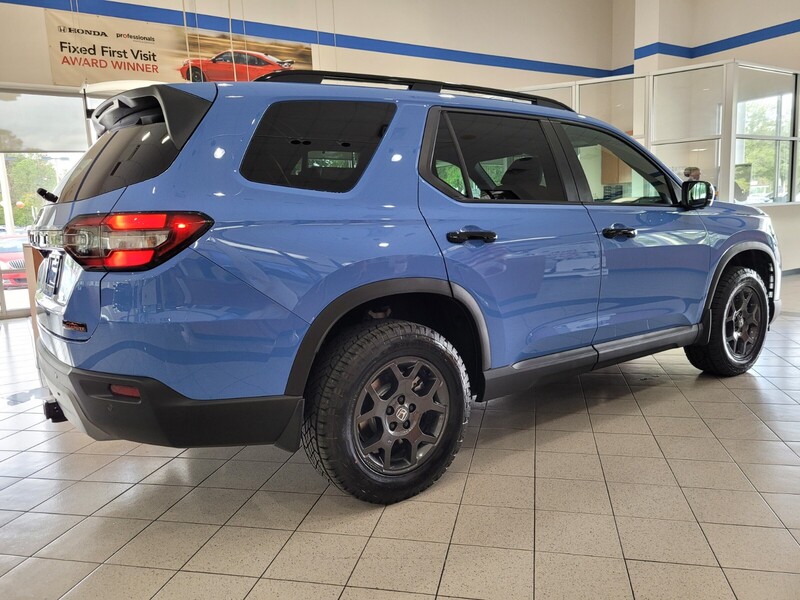2025 Honda Pilot TrailSport photo 4