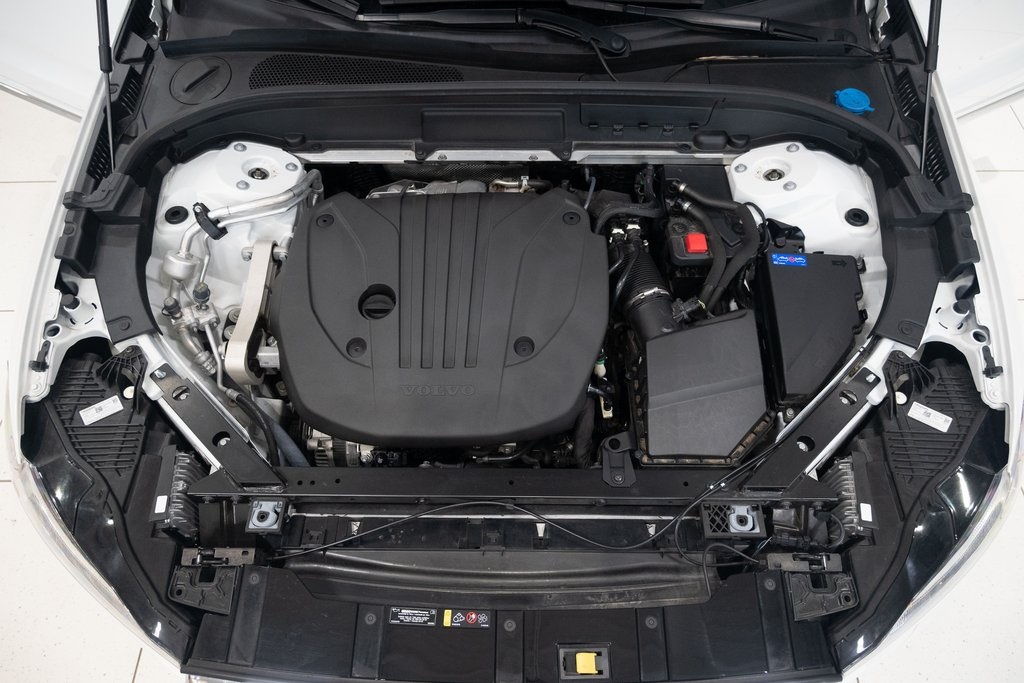 2022 Volvo XC60 B5 Inscription photo 8