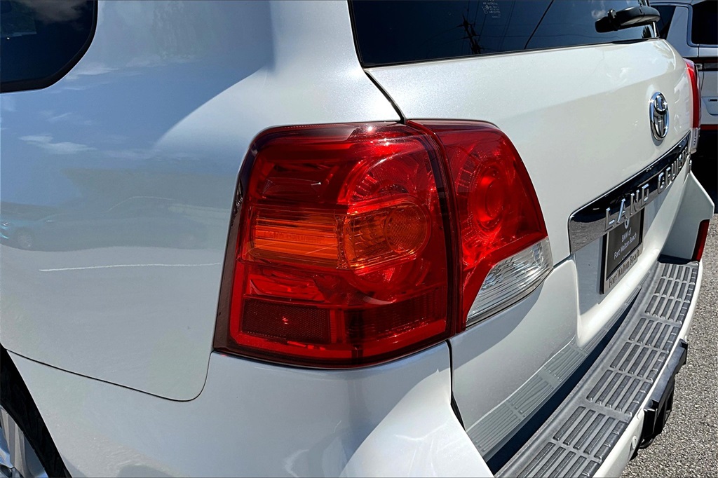 2015 Toyota Land Cruiser Base photo 22