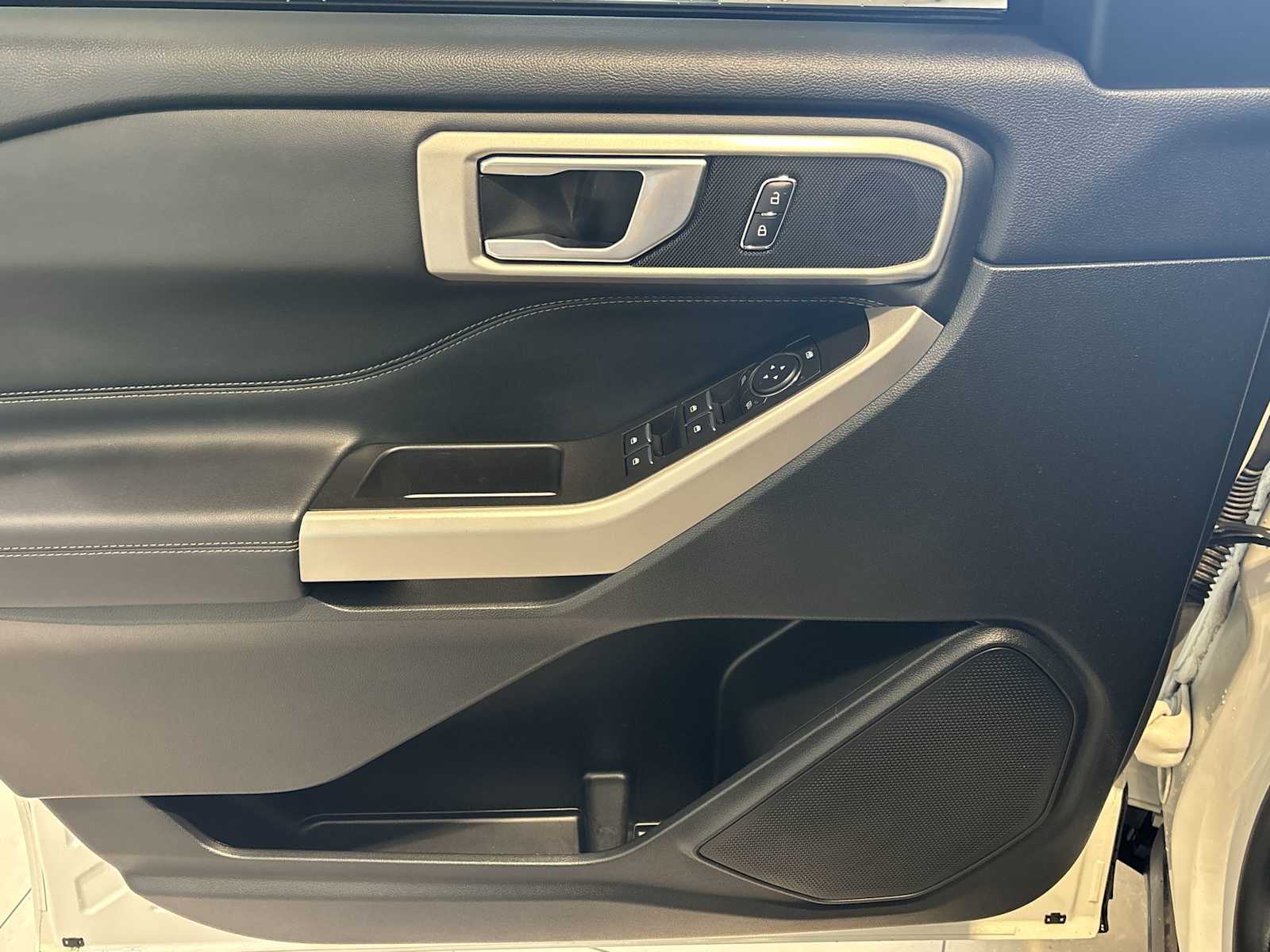 2023 Ford Explorer XLT photo 21