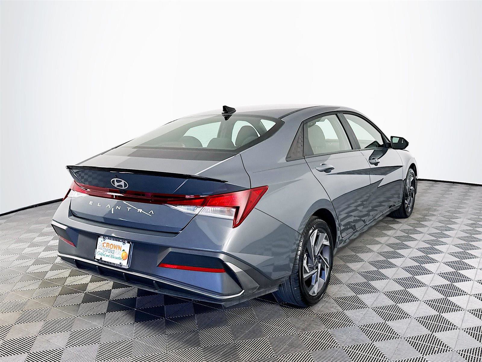 2025 Hyundai Elantra SEL Sport photo 7