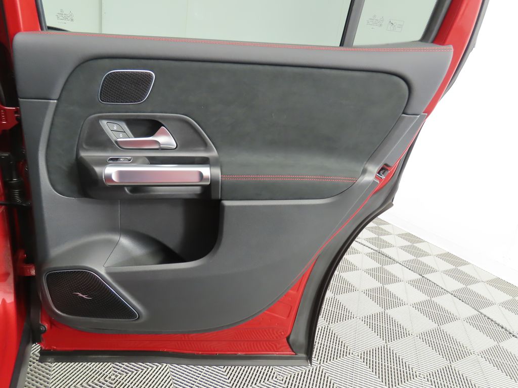 2025 Mercedes Benz GLB 250 photo 26