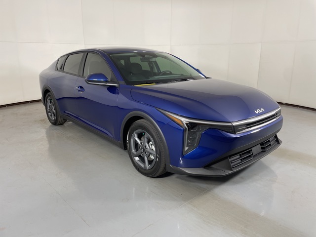 2025 Kia K4 LXS photo 2