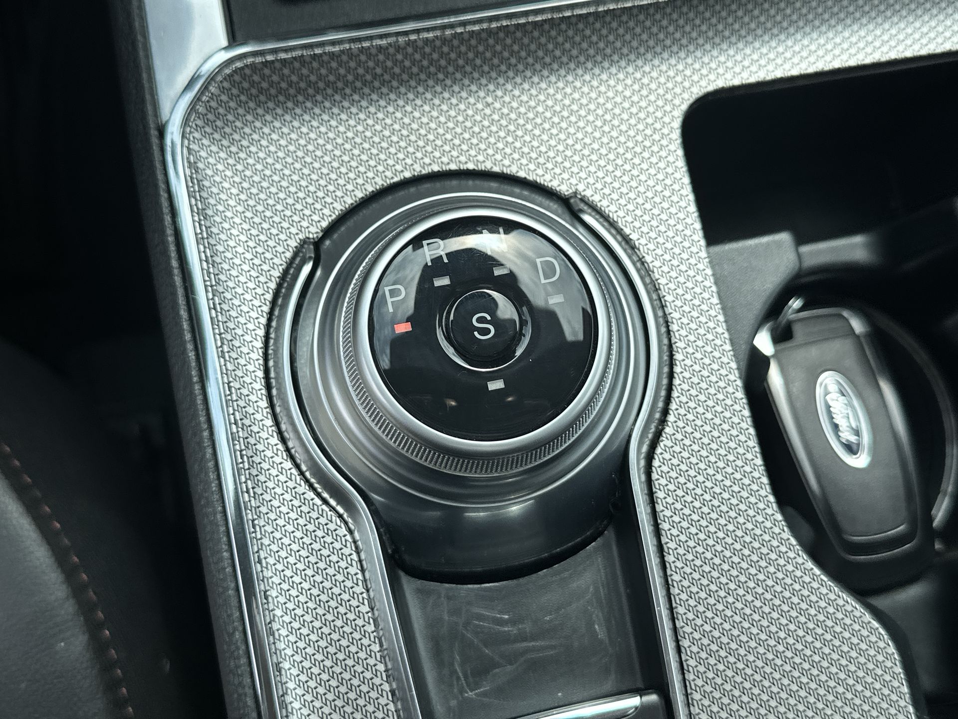 2021 Ford Edge Titanium photo 14