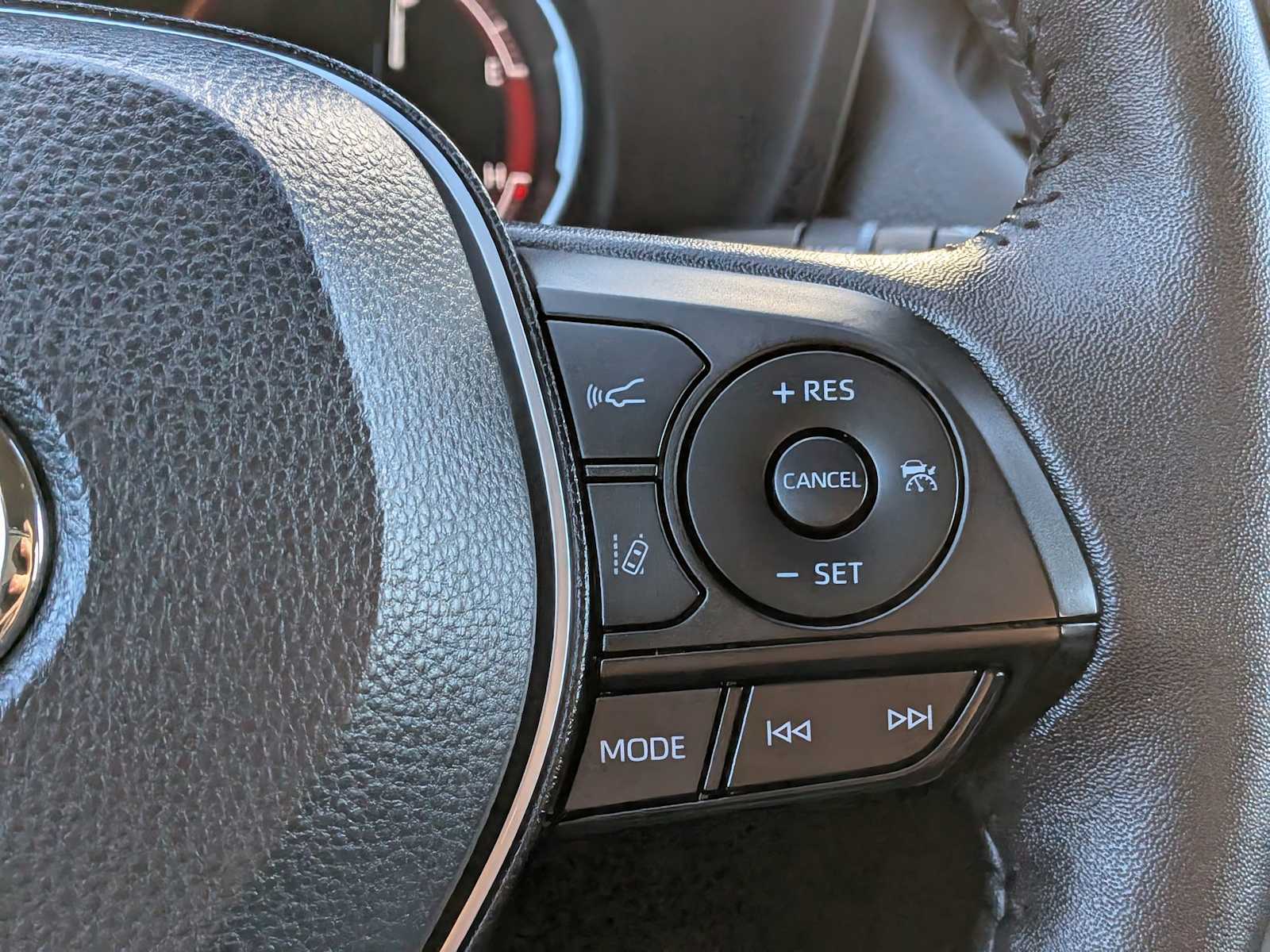 2024 Toyota RAV4 XLE photo 25