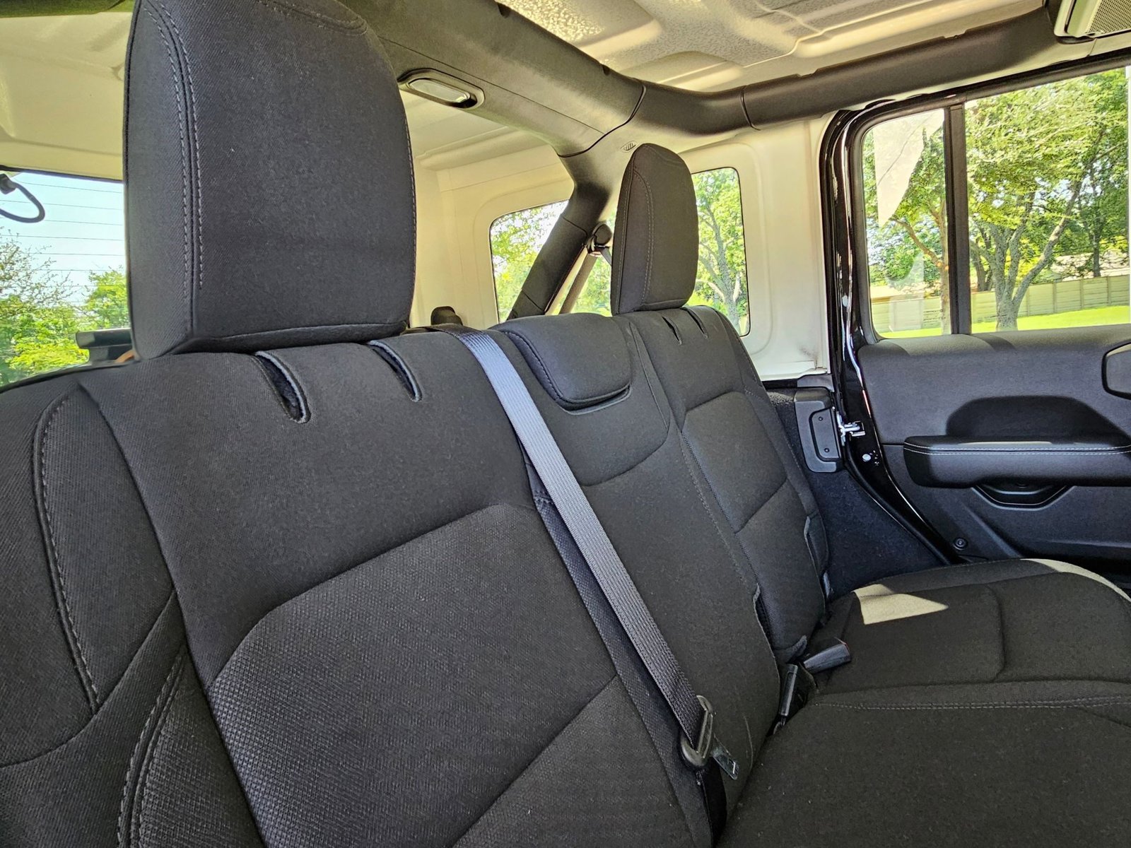 2022 Jeep Wrangler Unlimited Sahara photo 18