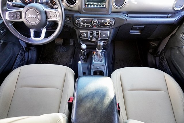 Used 2018 Silver Jeep Unlimited Sahara image 23