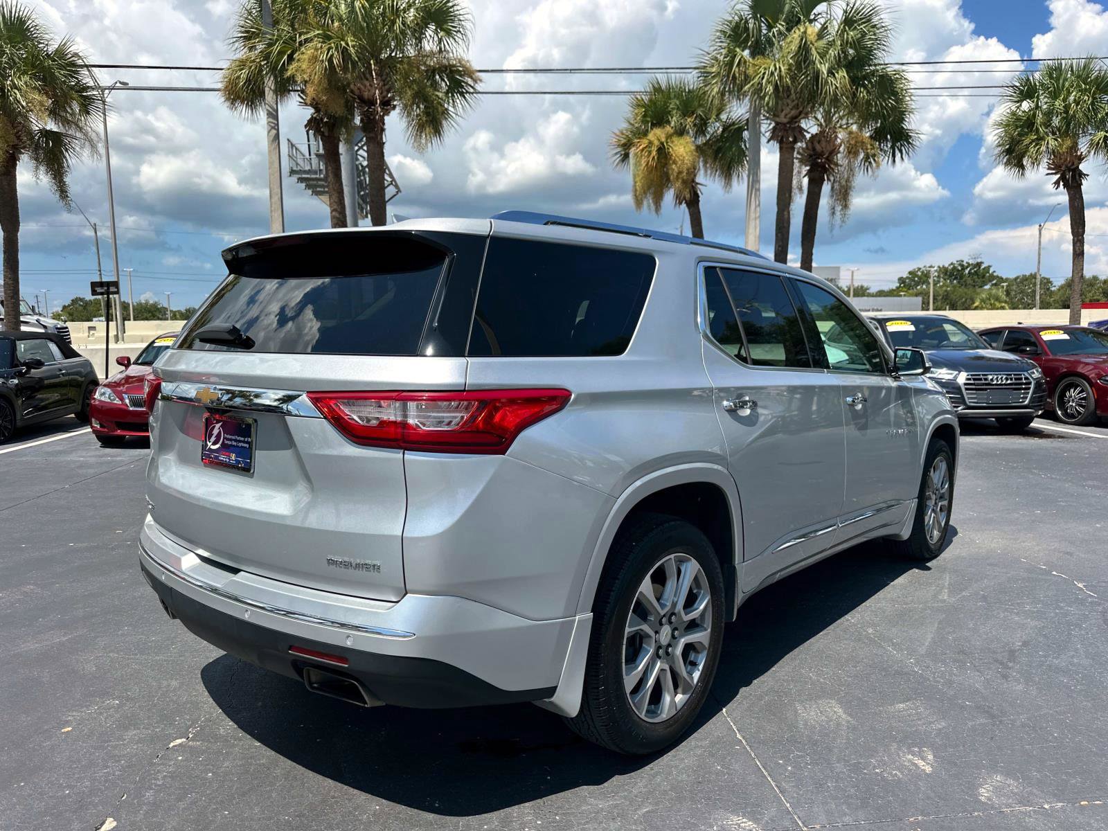 2019 Chevrolet Traverse Premier photo 2